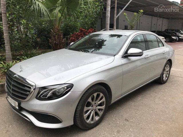 Bán xe Mercedes E200 2017 siêu lướt. Chỉ trả 500 triệu rinh xe về ngay