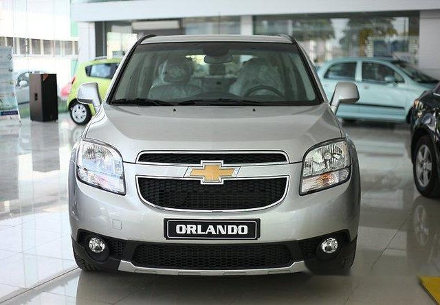 Bán xe Chevrolet Orlando đời 2018, màu bạc 