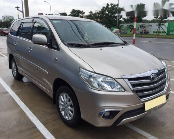 Bán gấp Toyota Innova E đời 2014, màu bạc, giá chỉ 575 triệu