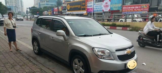 Cần bán lại xe Chevrolet Orlando đời 2014, màu bạc số tự động