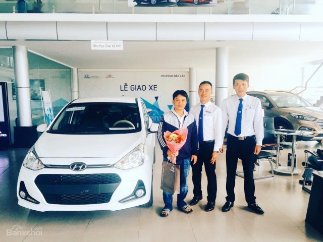 Bán Hyundai i10 1.2 MT base 2018, hỗ trợ vay ngân hàng 85%. Hotline đặt xe: 0935.90.41.41 - 0948.94.55.99