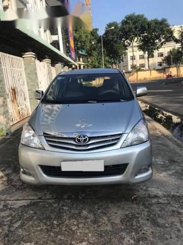 Bán xe Toyota Innova đời 2012, màu bạc số sàn