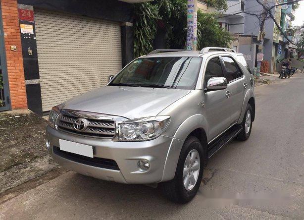 Bán Toyota Fortuner đời 2009, màu bạc