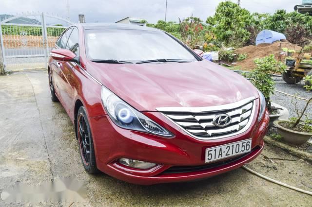 Cần bán lại xe Hyundai Sonata 2.0 AT đời 2010, màu đỏ xe gia đình