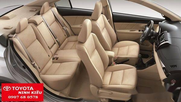 Bán ô tô Toyota Vios đời 2018, màu vàng