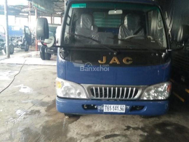 Bán xe tải Jac 2T4 tổng tải 4T95, chạy thành phố ban ngày, hỗ trợ góp 80% giá trị xe