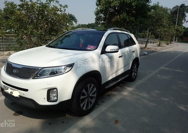 Bán Kia Sorento sản xuất 2015, màu trắng bản full, máy xăng, tự động 2.4