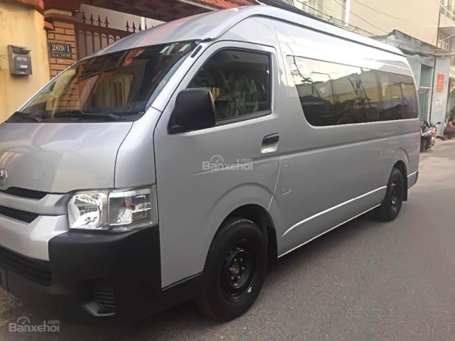 Cần bán xe Toyota Hiace 3.0 2016, màu bạc, nhập khẩu