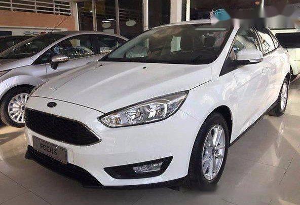 Bán xe Ford Focus đời 2018, màu trắng 