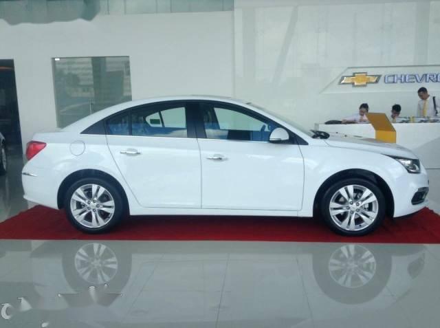 Bán Chevrolet Cruze đời 2018, màu trắng