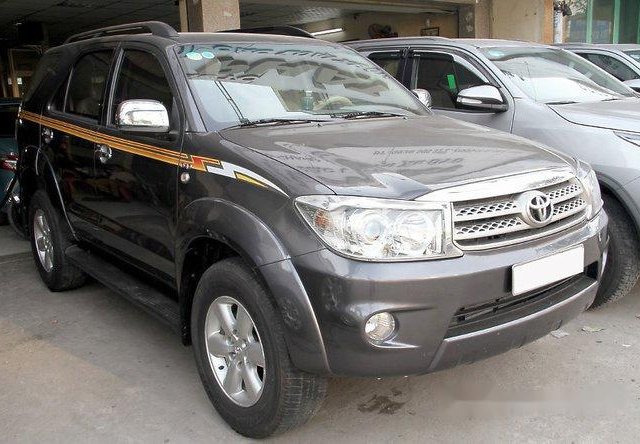 Bán Toyota Fortuner đời 2010, màu xám 