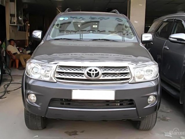 Bán Toyota Fortuner 2.5G đời 2010, màu xám