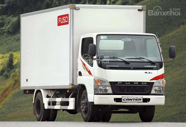 Bán xe tải Fuso Canter 4.7 thùng kín, tải trọng 1.8 tấn mới. LH: 098 136 8693