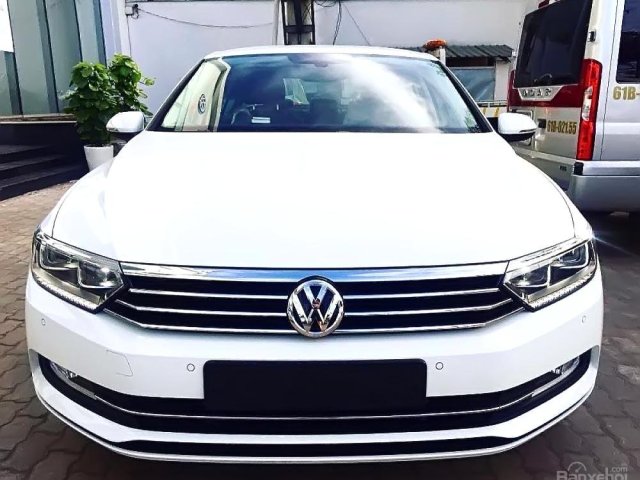 Cần bán Volkswagen Passat đời 2017, màu trắng, nhập khẩu nguyên chiếc