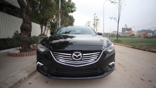 Cần bán lại xe Mazda 6 AT đời 2015, màu đen