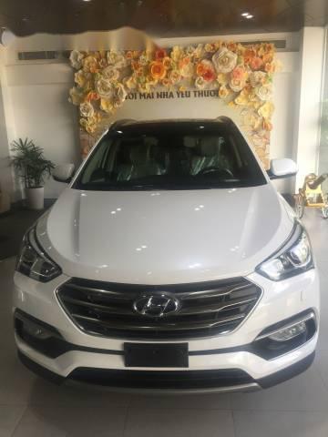 Bán Hyundai Santa Fe năm sản xuất 2018, màu trắng 
