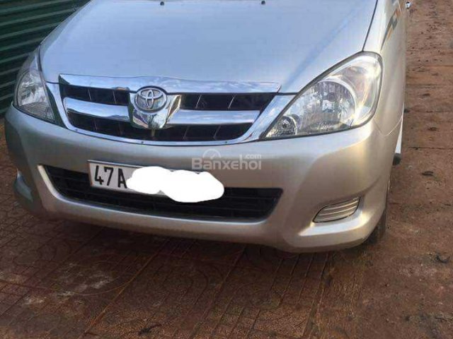 Cần bán Toyota Innova đời 2008, màu bạc xe gia đình, giá tốt