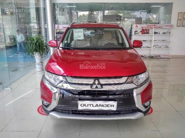 Bán Mitsubishi Outlander 2.0 CVT,7 chỗ, đủ màu, trả góp, giao xe ngay, giá 807tr, LH 0911.373.3430