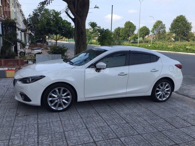 Bán Mazda 3 2.0AT skyactiv màu trắng, số tự động sản xuất 2015 full options