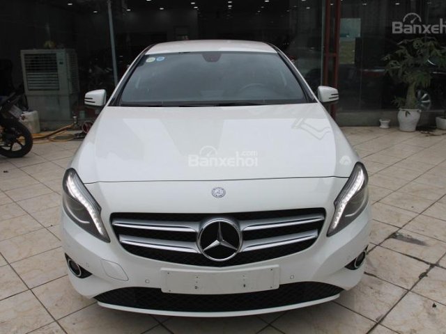 Bán Mercedes năm 2013, màu trắng, xe nhập, giá chỉ 860 triệu