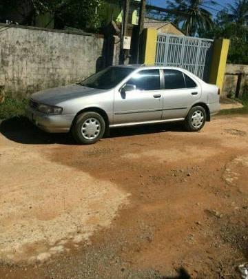 Bán Nissan Sunny đời 1996, màu bạc0