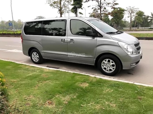 Bán Hyundai Grand Starex 2.4MT 2013, màu xám, xe nhập