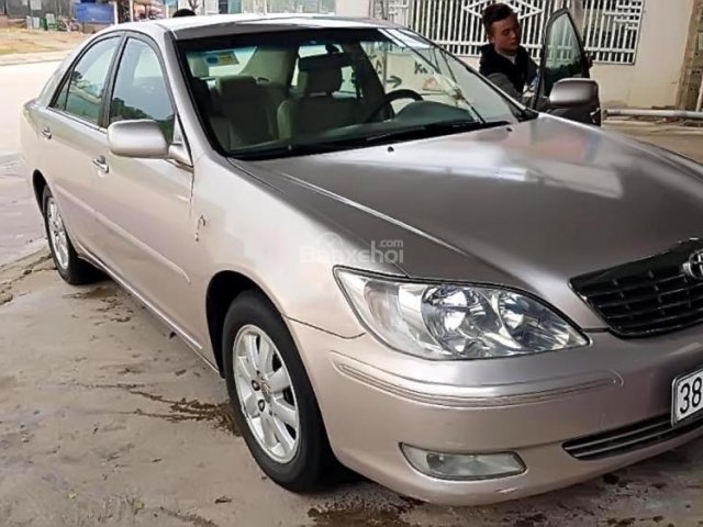 Chính chủ bán xe Toyota Camry đời 2002, màu hồng phấn