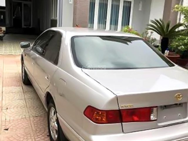 Bán Toyota Camry GLi 2.2 đời 2000, màu bạc