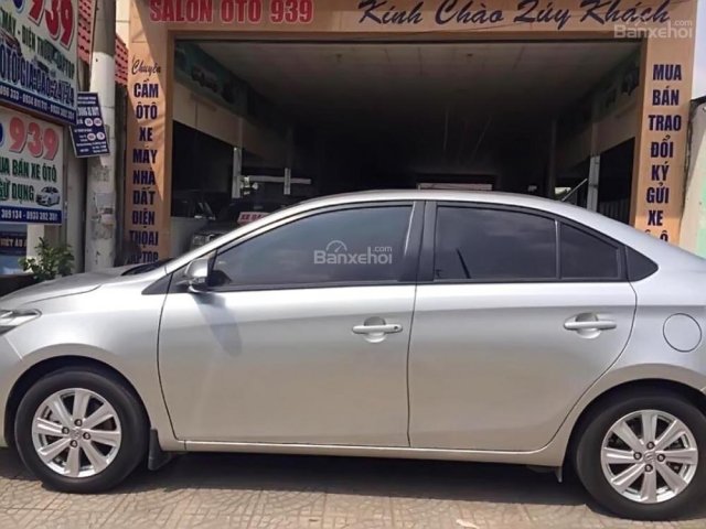 Cần bán lại xe Toyota Vios 1.5E đời 2015, màu bạc 