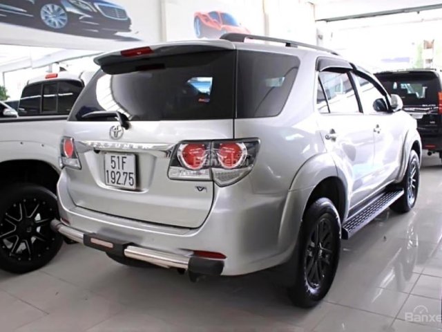 Bán xe Toyota Fortuner V sản xuất 2015, màu bạc