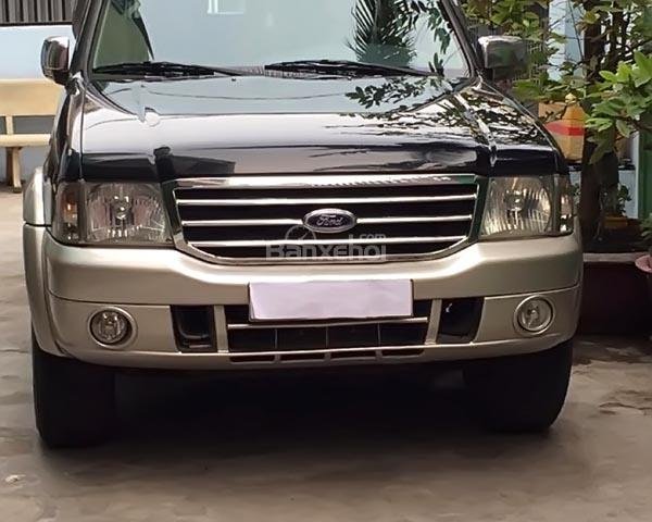 Cần bán xe Ford Everest 2006, màu đen xe gia đình