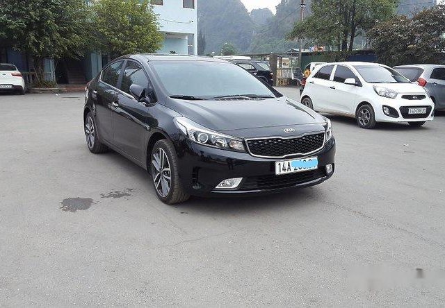 Chính chủ cần bán lại xe Kia Cerato đời 2016, màu đen