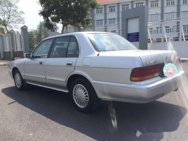 Bán xe Toyota Crown đời 1992, màu bạc số sàn giá cạnh tranh