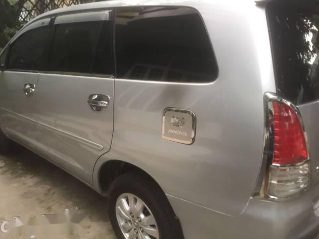 Cần bán xe Toyota Innova G đời 2010, màu bạc giá cạnh tranh