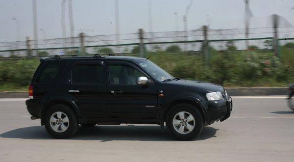 Bán Ford Escape sản xuất 2005, màu đen còn mới