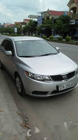 Bán xe Kia Forte đời 2010, màu bạc như mới