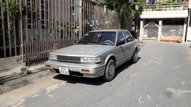 Cần bán lại xe Nissan Bluebird đời 1989, màu bạc