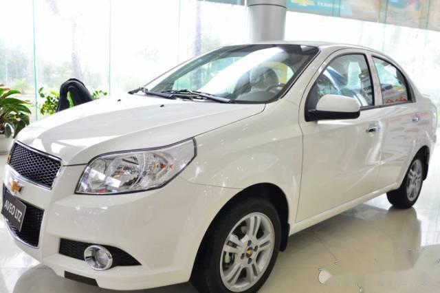 Bán xe Chevrolet Aveo 2018, màu trắng