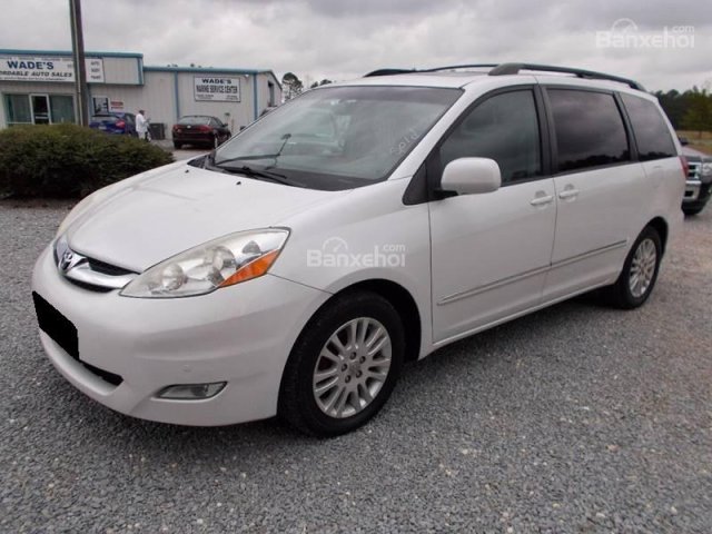 Cần bán xe Toyota Sienna 3.5LE 2009 tự động, màu trắng, nhập Mỹ
