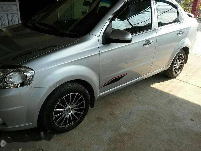 Cần bán Daewoo Gentra đời 2010, màu bạc  