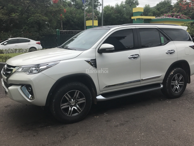 Bán Toyota Fortuner đời 2017 màu trắng, giá 1 tỷ 220 triệu, xe nhập