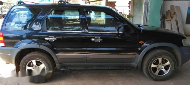 Cần bán gấp Ford Escape 2003, màu đen xe gia đình, giá 300tr