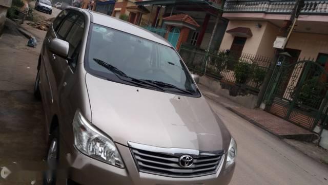 Chính chủ bán xe Toyota Innova E đời 2013, màu vàng cát