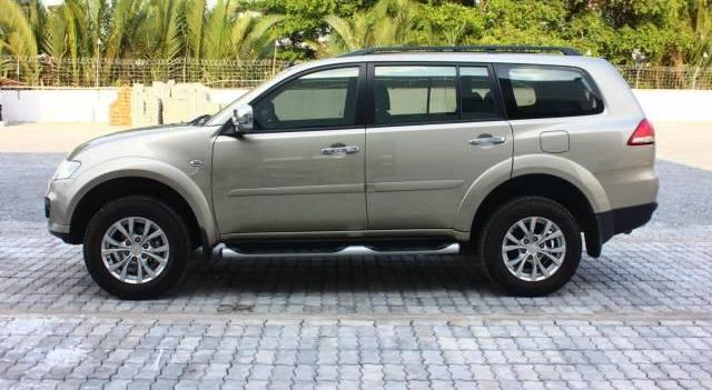 Chính chủ bán Mitsubishi Pajero Sport 3.0 AT đời 2016, màu vàng