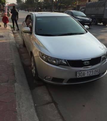 Cần bán xe Kia Cerato đời 2010, màu bạc 