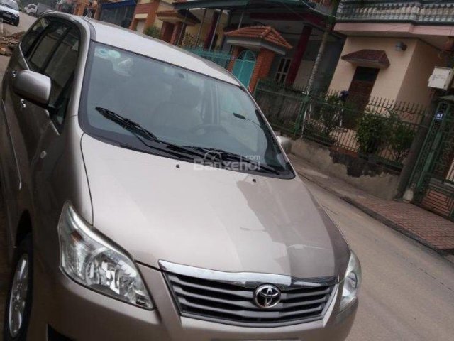 Chính chủ bán Toyota Innova E SX năm 2013 màu nâu vàng cực đẹp, cực chất