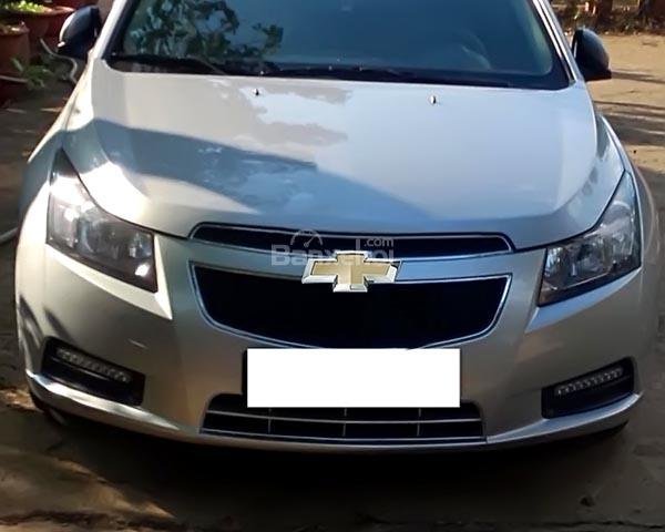 Cần bán Chevrolet Cruze LS 1.6 MT đời 2010, màu bạc xe gia đình, 310tr