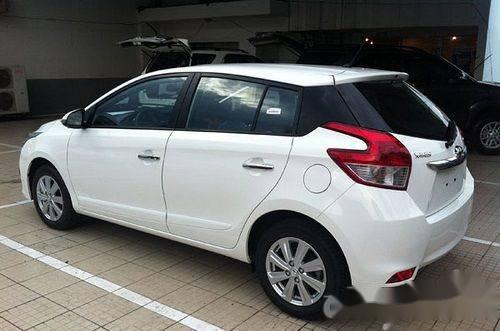 Cần bán xe Toyota Yaris sản xuất năm 2014, màu trắng, giá chỉ 650 triệu