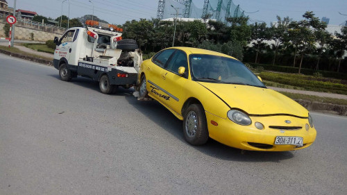 Cần bán lại xe Ford Taurus AT đời 1997, màu vàng, 150tr0