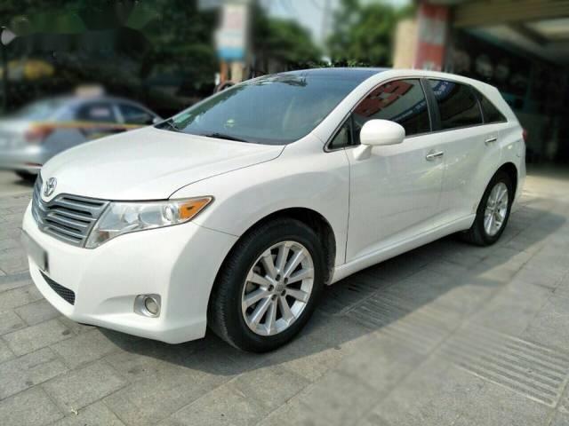 Bán ô tô Toyota Venza 2.7AT sản xuất năm 2010, màu trắng, nhập khẩu nguyên chiếc, giá tốt